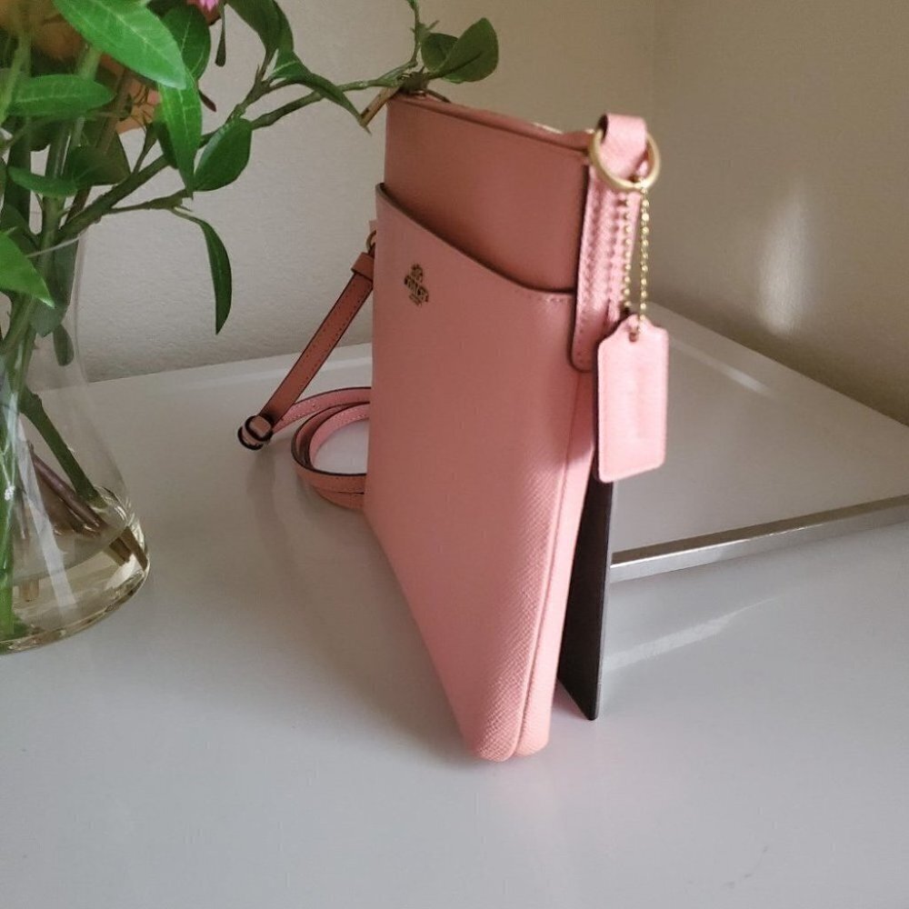 Coach crossbody peach - Picture 3 of 8